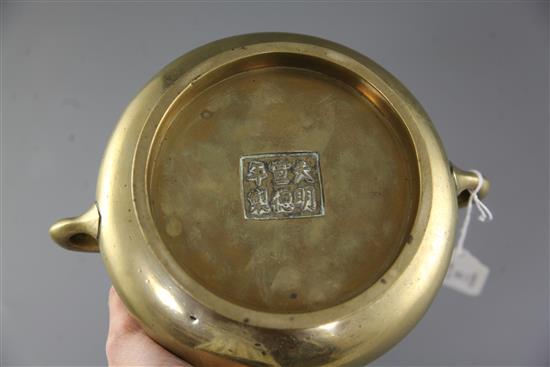 A large Chinese bronze censer, gui, 18th/19th century, width 23cm